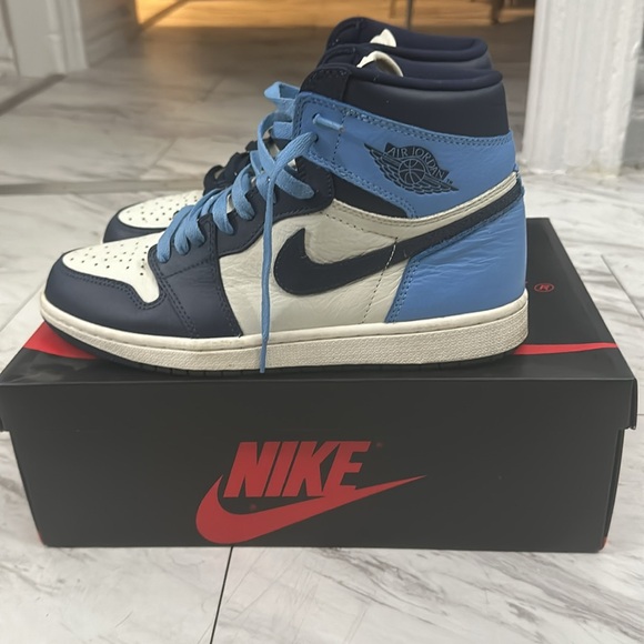 Air Jordan Retro 1 ‘Obsidians” - Picture 3 of 5